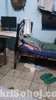 খাট এবং টেবিল